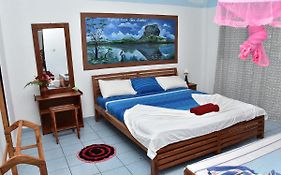 Hotel Happy Tuna