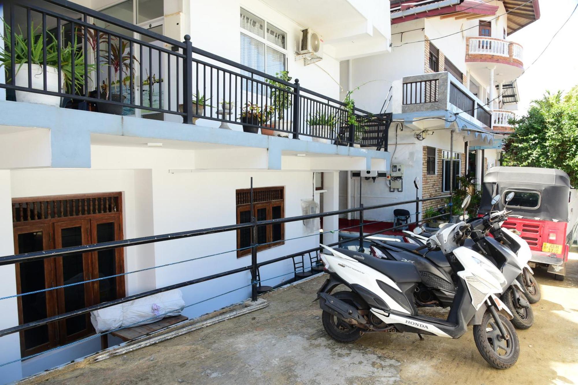 Hotel Happy Tuna Хиккадува Экстерьер фото